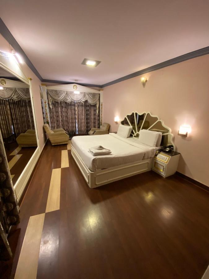 Hotel Venus Ooty Exteriör bild