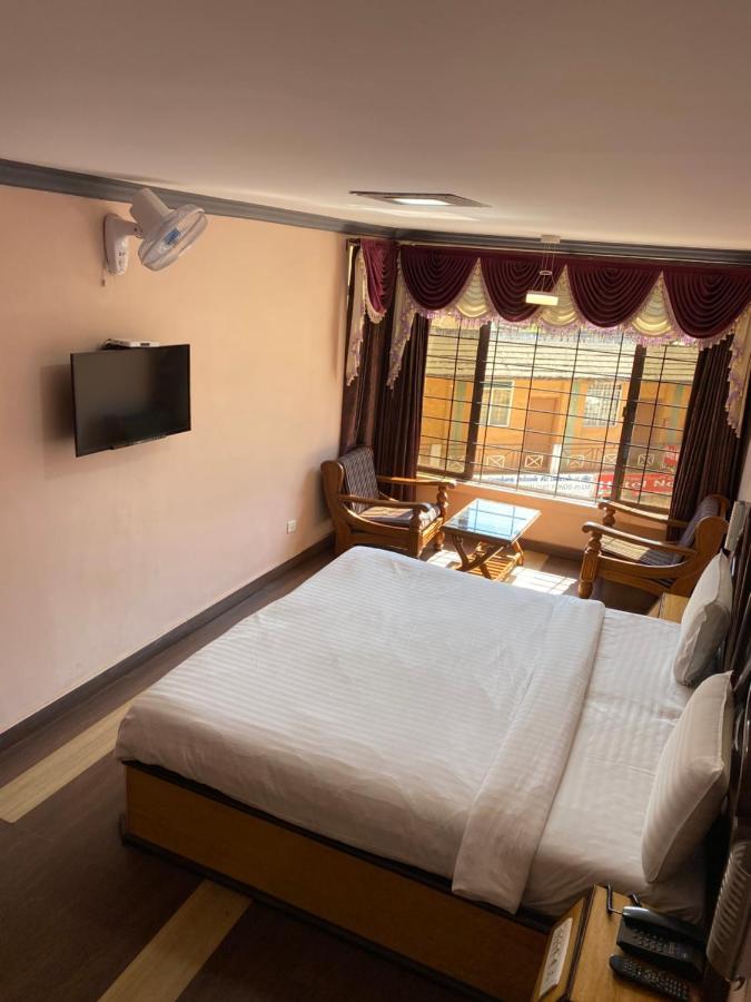 Hotel Venus Ooty Exteriör bild